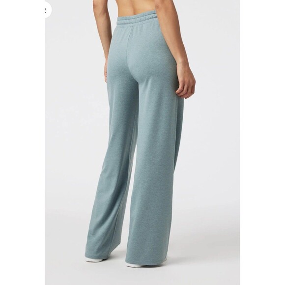 Vuori Halo Essential Wide Leg Pants Size M Lounge Pants Vintage Pistachio - Picture 2 of 6
